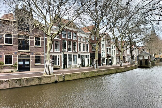 2-Hour Walking Tour in Gouda All inclusive - Turfmarkt, canals, and the shape of old Gouda