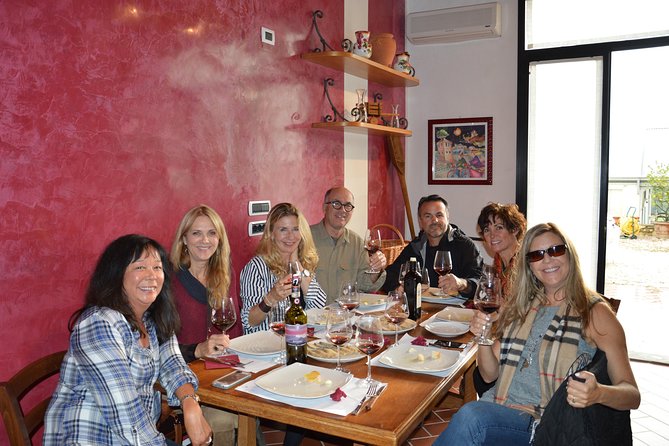 4 Wines Tasting with 2 Tuscan Cheeses & Tour at the winery - A tasting of four wines, from IGT Toscana to Chianti Classico Riserva
