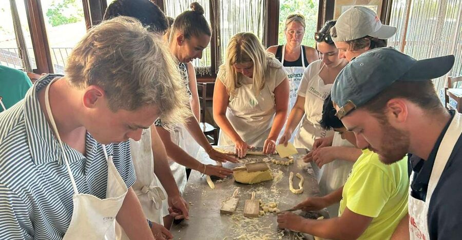Amalfi Cooking class: tagliatelle, mozzarella and tiramisù - Who should book this class?