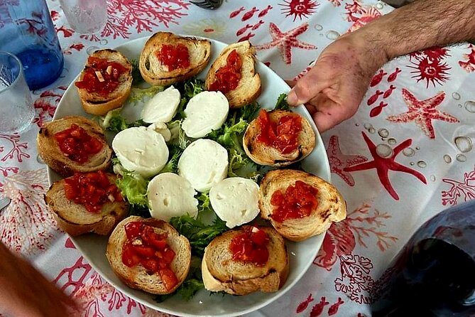 Amalfi: lezione di cucina su pasta, mozzarella e tiramisù - What the hosts add to the class