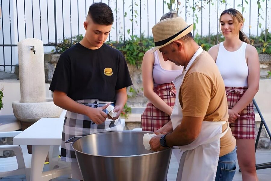 Amalfi: Make Fresh Pasta, Mozzarella, & Tiramisù with Wine - Who will enjoy this class most?