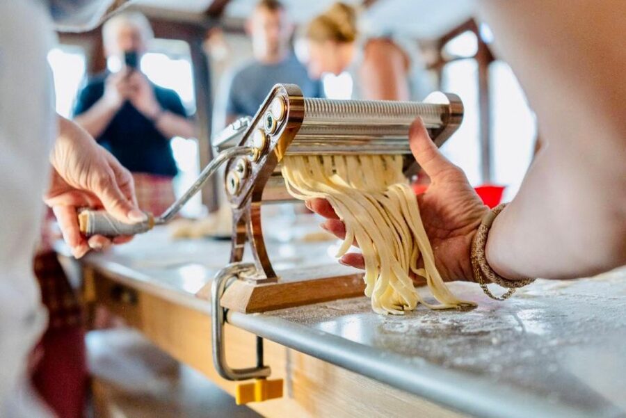 Amalfi: Mozzarella, Fettuccine, and Tiramisù Cooking Class - Arriving at the Pianillo farmhouse