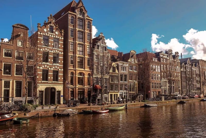 Amsterdam canal cruise with culinary burger or cheese & wine - Meeting beside the Anne Frank Museum