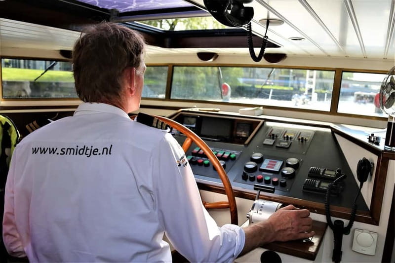 Amsterdam canal cruise with culinary burger or cheese & wine - Returning through Noorderkerk and the Jordaan