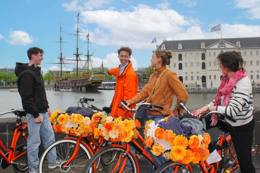 Amsterdam: Cheese Tasting, Windmill & Countryside Bike Tour - Leaving central Amsterdam by bicycle