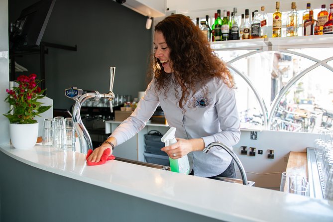 Amsterdam: Chocolate Fondue in the Dark - Why the Staff Matter More Than the Menu