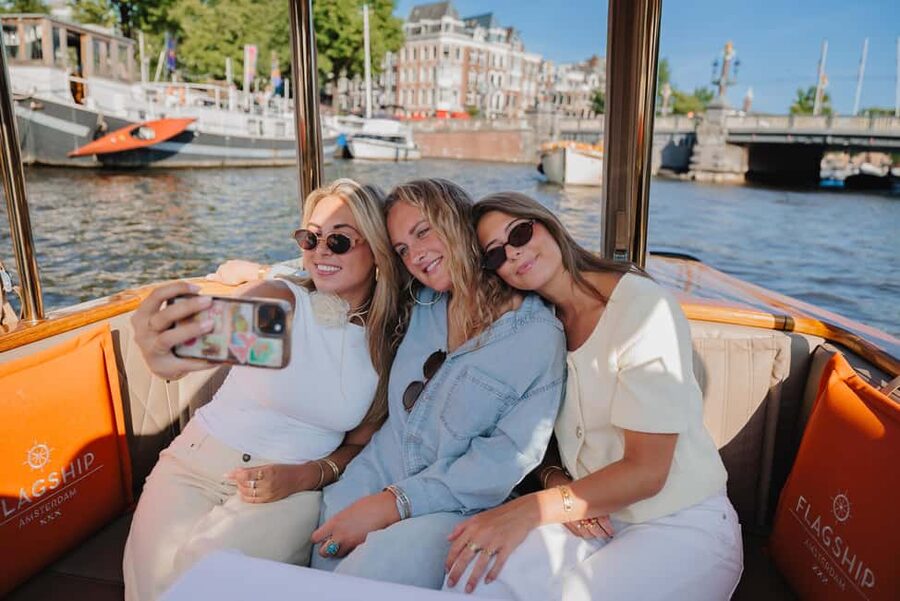 Amsterdam: Classic Saloon Boat Cruise with Cheese & Wine - Hotel Seven Bridges, Het Grachtenhuis, and Leliegracht