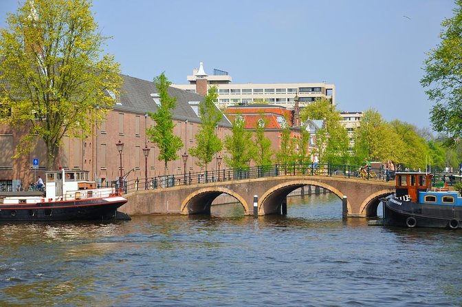Amsterdam Classic Saloon Boat Cruise with Drinks and Cheese - Key details before you book