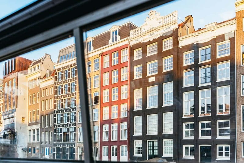 Amsterdam: Cozy Cheese & Wine Cruise Tasting Experience - The route from Damrak to the Canal Belt