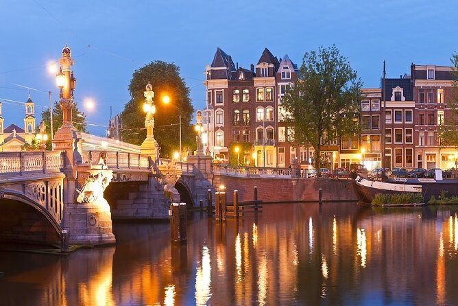 Amsterdam: Dutch Cheese and Wine Tasting Cruise - NEMO, Central Station, and a changing skyline