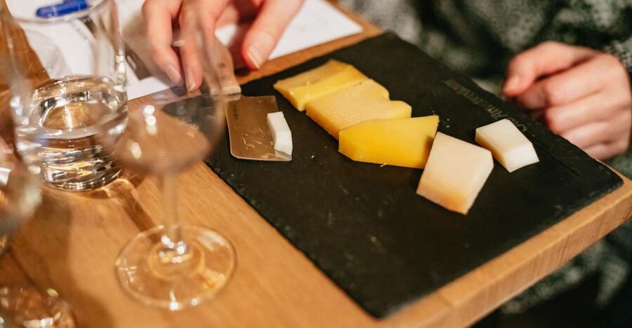 Amsterdam: Dutch Cheese Tasting Experience with Wine - Key points to know before you book