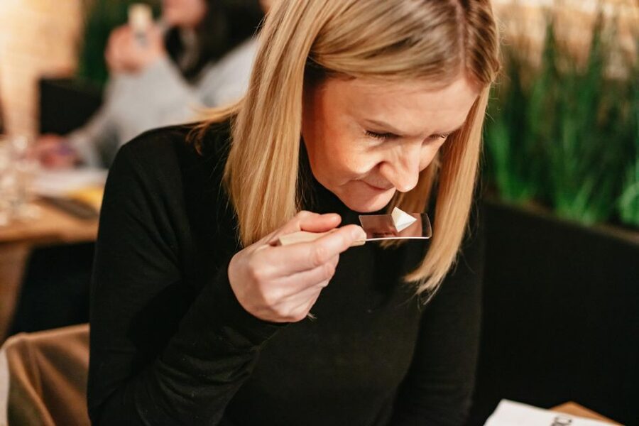 Amsterdam: Dutch Cheese Tasting Experience with Wine - Five Gouda cheeses in 45 focused minutes