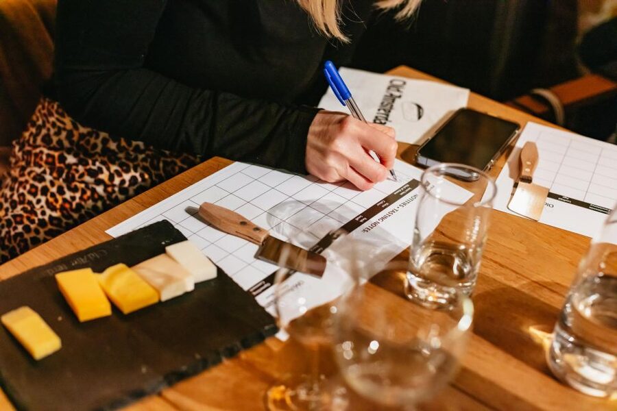 Amsterdam: Dutch Cheese Tasting Experience with Wine - Three wines, three different jobs