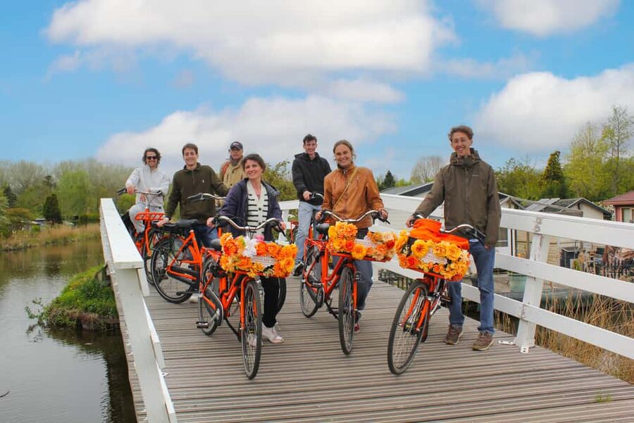 Amsterdam: E-Bike, Cheese, Windmill & Countryside Tour - Nieuwendammerdijk and the old edge of Amsterdam