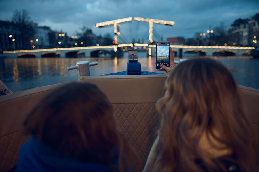 Amsterdam: Evening Candle Light Cruise With Wine & Cheese - FAQ