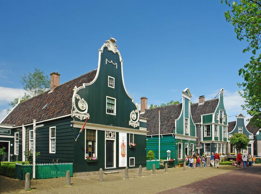 Amsterdam: Guided Zaanse Schans, Windmills & Cheese Tour - How the tour handles guides and group size