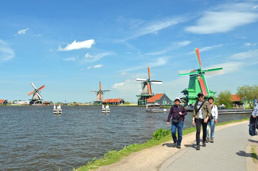 Amsterdam: Guided Zaanse Schans, Windmills & Cheese Tour - Why Zaanse Schans works as a half-day trip