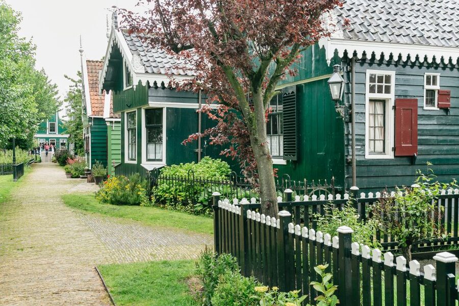 Amsterdam: Guided Zaanse Schans, Windmills & Cheese Tour - Watching the wooden shoes take shape