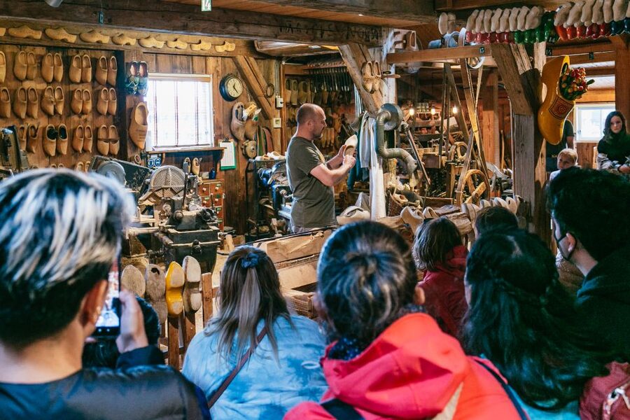 Amsterdam: Guided Zaanse Schans, Windmills & Cheese Tour - The optional Amsterdam canal cruise