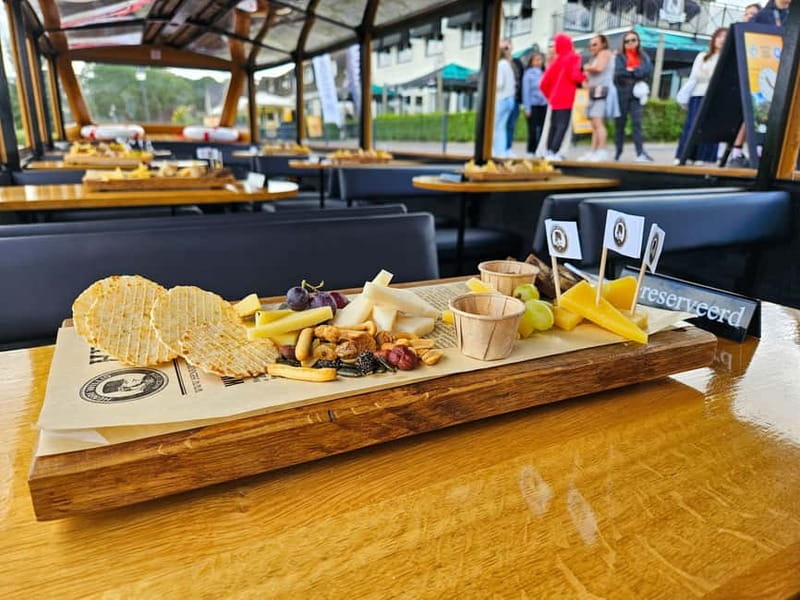 Amsterdam: Live GuideD Giethoorn Boat Tour & Cheese Platter - The one-hour Giethoorn cruise