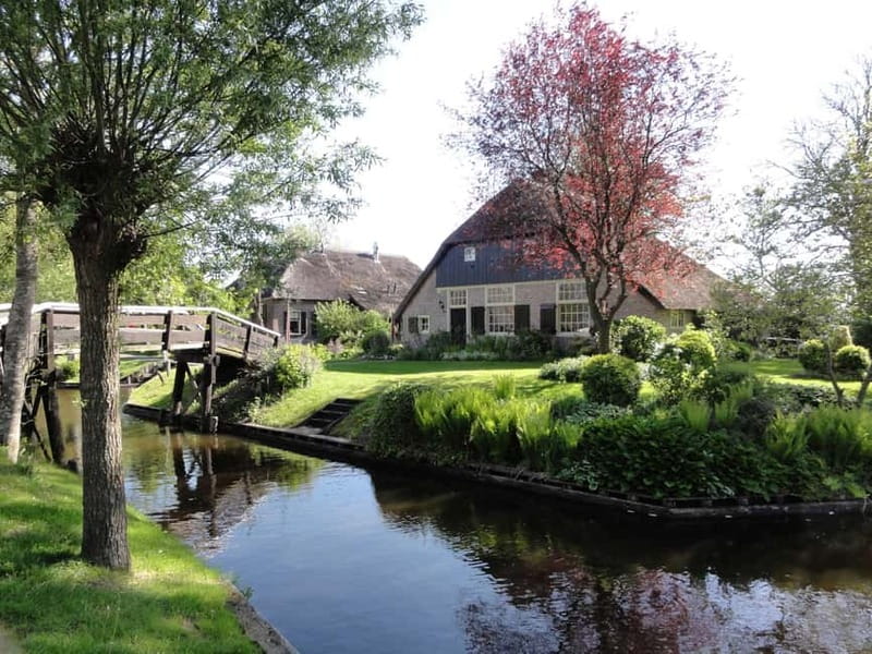 Amsterdam: Live GuideD Giethoorn Boat Tour & Cheese Platter - What the $76 price really covers