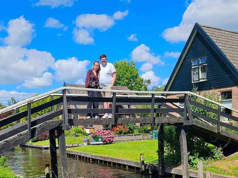 Amsterdam: Live GuideD Giethoorn Boat Tour & Cheese Platter - The practical limits of a group day trip