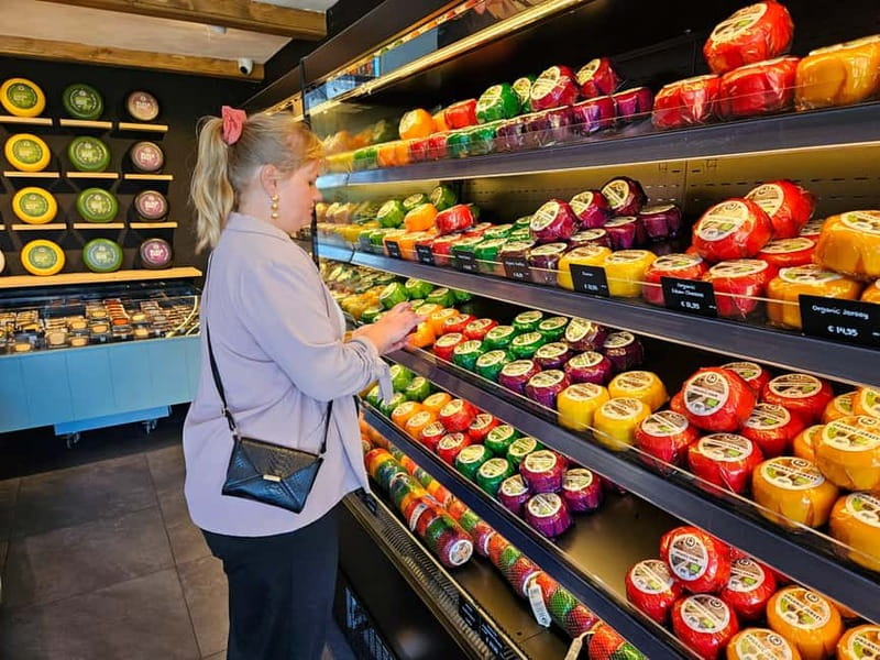 Amsterdam: Live GuideD Giethoorn Boat Tour & Cheese Platter - Should you book it?
