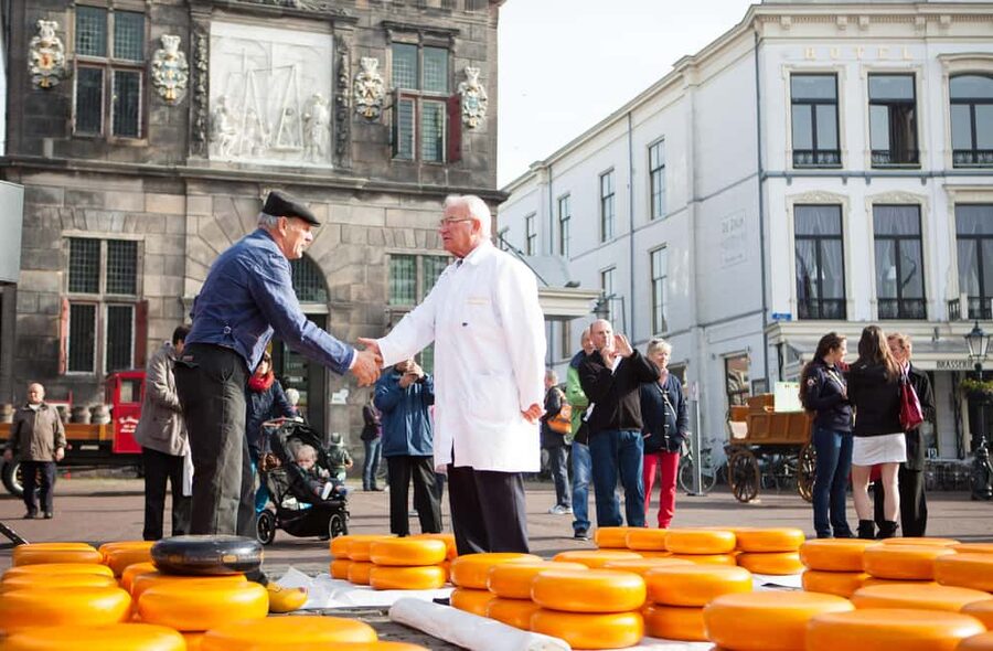 Amsterdam: Traditional Cheese Market Tour to Alkmaar - The town beyond the cheese stalls