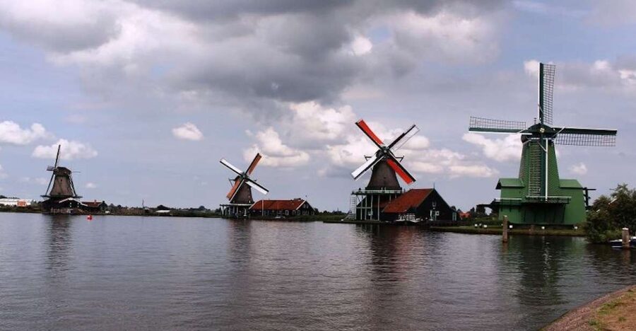 Amsterdam: Volendam, Windmill, and Cheese Farm Private Tour - Cheese tasting with a practical Dutch lesson