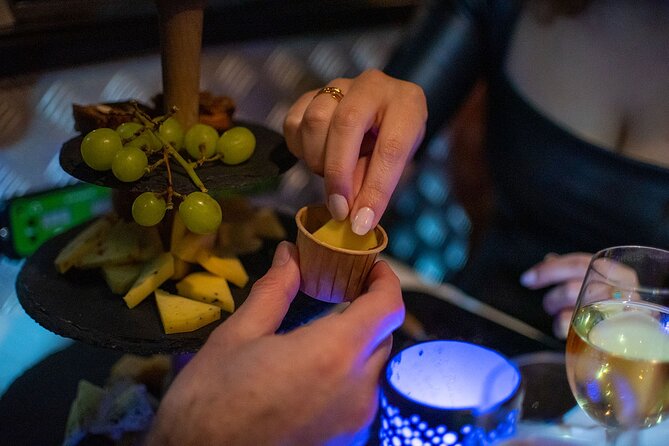 Amsterdam Wine and Cheese Guided Evening Cruise - How much history will you actually hear?