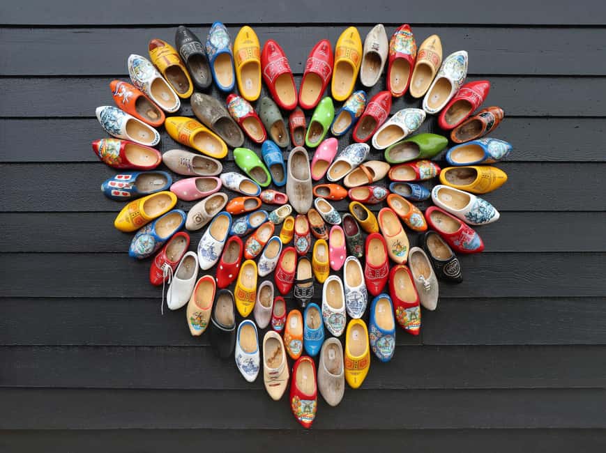 Amsterdam: Zaanse Schans, Cheese Tasting & Volendam Tour - The cheese farm and clog demonstration