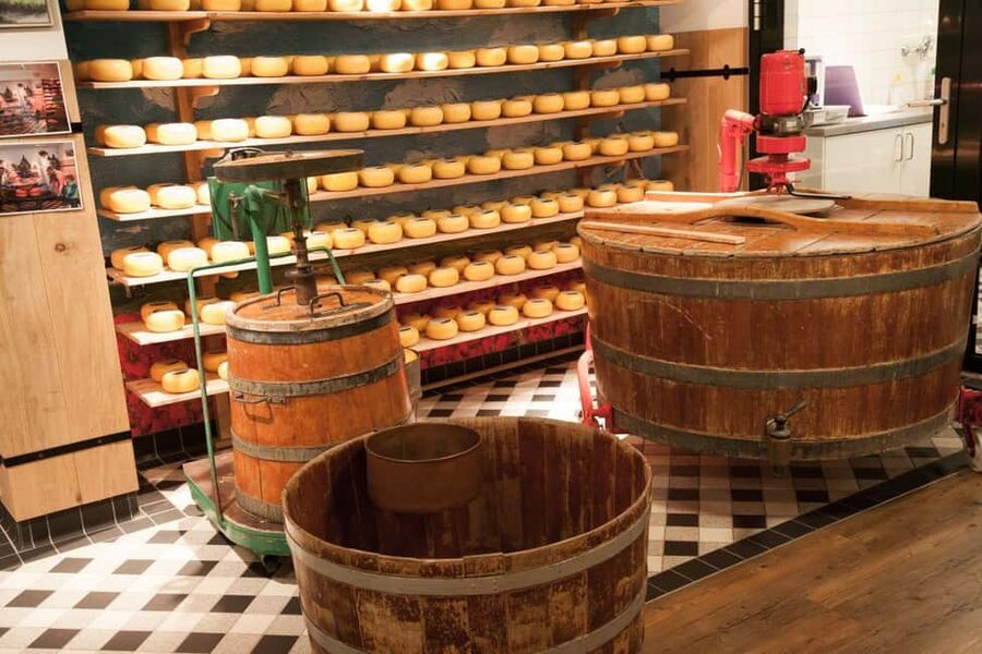 Amsterdam: Zaanse Schans, Cheese Tasting & Volendam Tour - Why the $20 price is unusually useful
