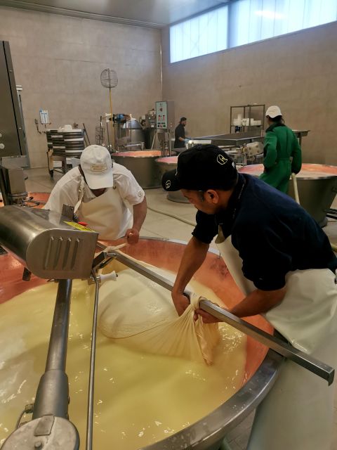 Bologna: Parmigiano, Wine and Balsamic Vinegar experience - The 7 am pickup and Italian breakfast