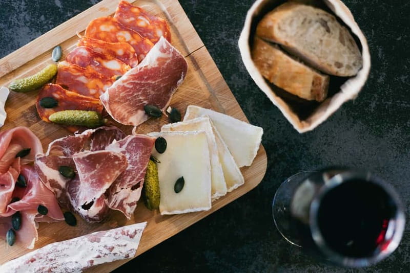 Bordeaux Night Walk ending with Wine and cheese Tasting - Why this Bordeaux night walk works
