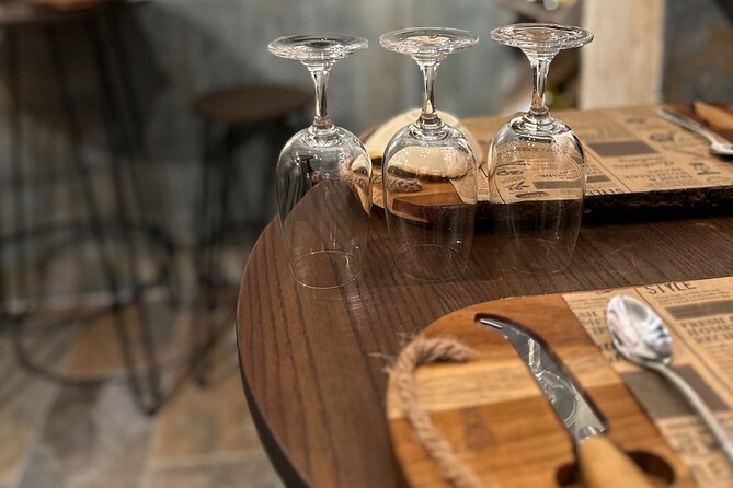 British Wine and Cheese Tasting Experience in City of Bath - A British wine lesson beneath Bath