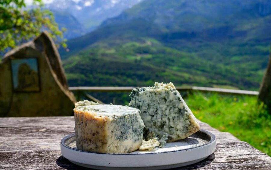 Bulnes: Excursion with funicular and Cabrales cheese cave in the Picos de Europa - Learning how Cabrales cheese is made