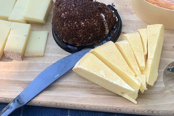 Cheese and Wine Pairing 1-Hour Session in Dijon - Four wines, four cheeses, one clear progression