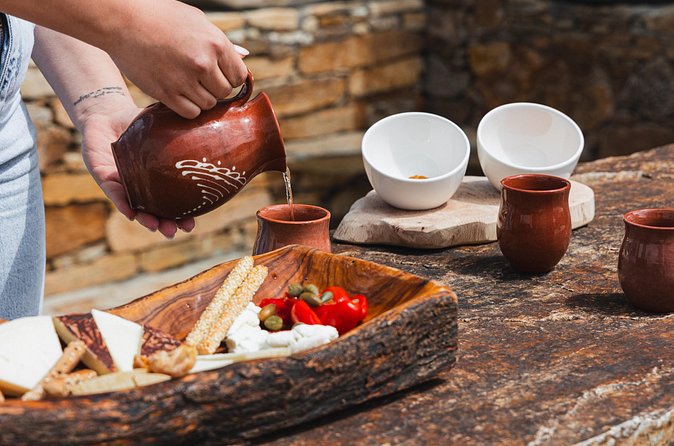 Cheese and Wine Tasting (Guided Tour INCLUDED) - About nine cheeses, with plenty to compare