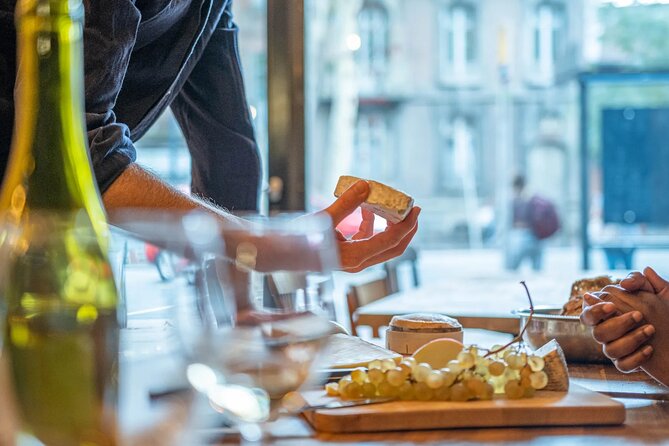 Cheese food-tour through downtown Toulouse - Pont Neuf, the Garonne, and a sensory pause