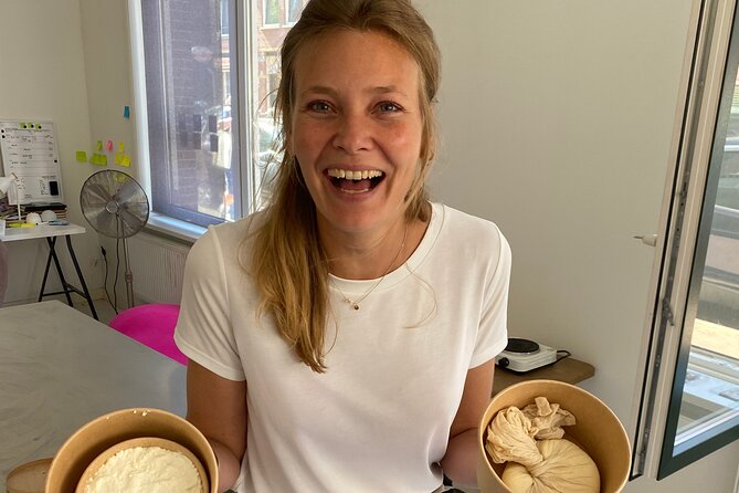 Cheese making workshop next to De Hallen, heart of Amsterdam - Fitting De Hallen and Ten Katemarkt into your day