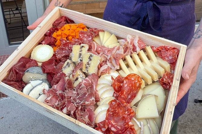 Cheese & Wine Tasting in Montmartre with a Local Cheesemonger - A cheese lesson in the heart of Montmartre