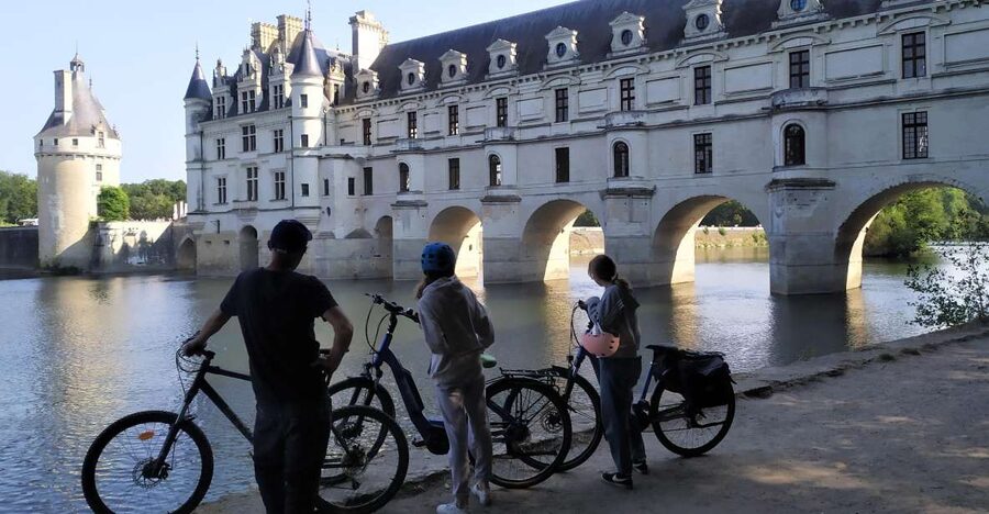 Chenonceau: guided ebike ride and wine & cheese picnic lunch - Along the Cher River and the old Roman road