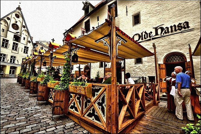 City tour and craft beers and cheeses at the local market - From medieval lanes to a local market