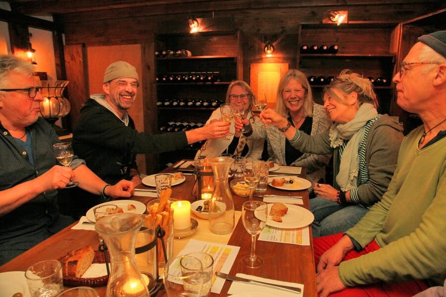 Cologne-Nippes: Gourmet wine tasting with cheese platter - Getting to Le Caveau in Cologne-Nippes