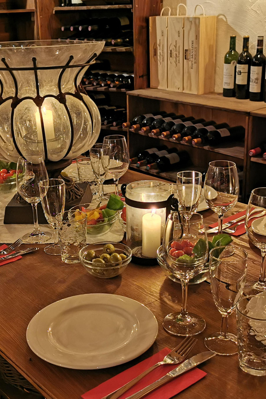 Cologne-Nippes: Gourmet wine tasting with cheese platter - White wines with carefully matched cheese