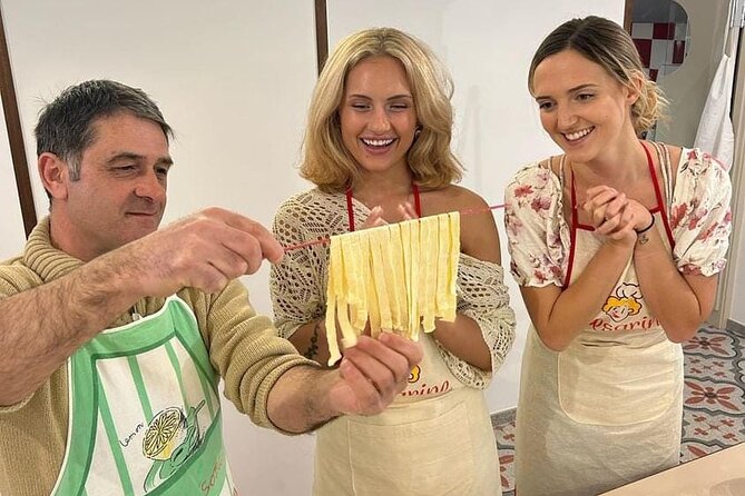 Cooking class with Pasta, mozzarella and Tiramisu with wine - Eating what you prepared
