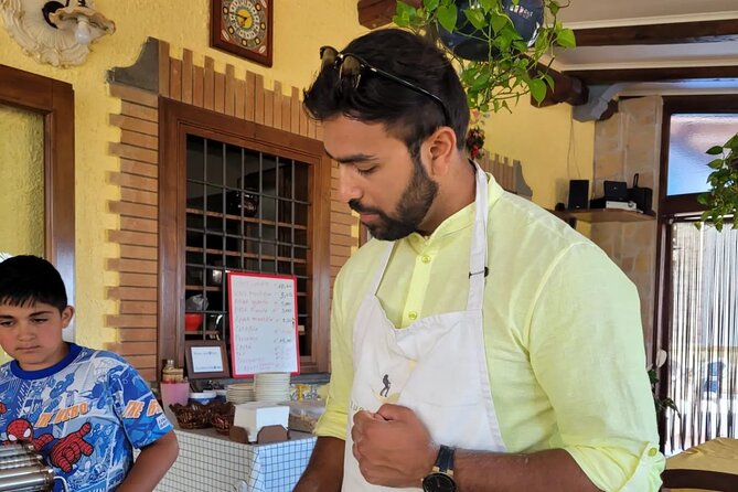 Cooking lesson: tagliatelle, mozzarella and tiramisu - Cooking tagliatelle in the hills above Positano