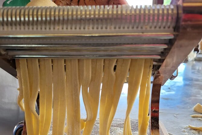 Cooking lesson: tagliatelle, mozzarella and tiramisu - Meeting Giovanni, the young pasta teacher