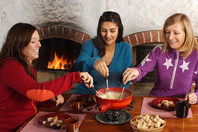 Culinary Tour from Zurich with Traditional Swiss Cheese Fondue Dinner - How the small group affects the evening