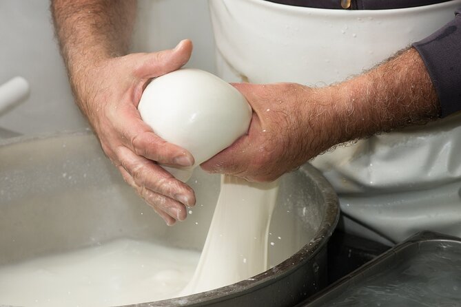 Deluxe Experience: Mozzarella, Oil and Wine Tasting on the Amalfi Coast - Tramonti and the craft of mozzarella